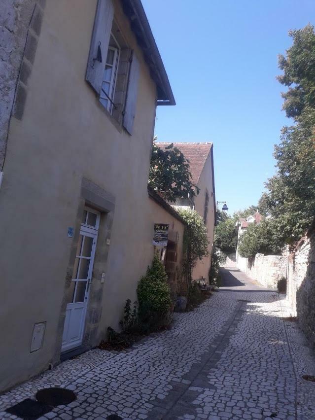 Appartement L'Atelier Du Chapeau Rouge à Souvigny Extérieur photo
