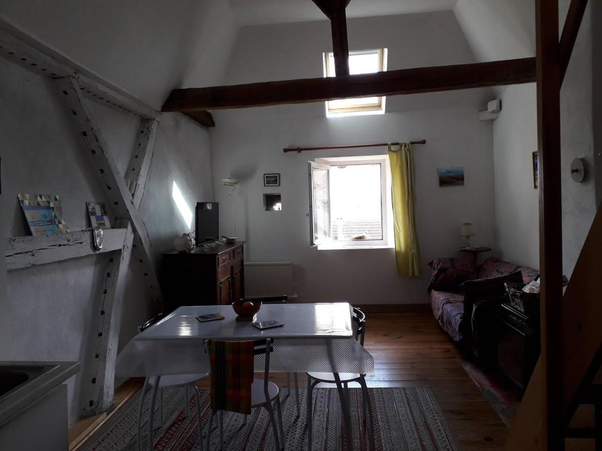 Appartement L'Atelier Du Chapeau Rouge à Souvigny Extérieur photo